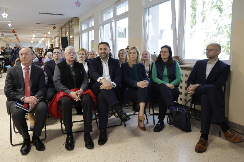 Zdjęcie Porozmawiajmy przy stole w dzielnicy Suchanino 4