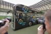 Prezentacja autobusu o napędzie wodorowym na stadionie Polsat Plus Arena.