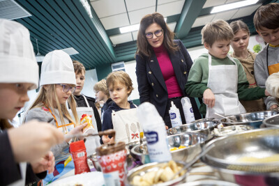 Prezydent Dulkiewicz odwiedziła uczestników półkolonii w SP 27