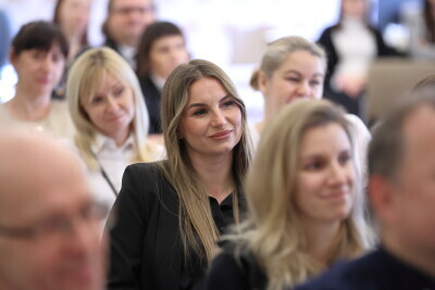 Prezydent Gdańska Aleksandra Dulkiewicz i wiceprezydent Monika Chabior wręczyły akty nadania nauczyciela mianowanego