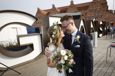 Prezydent Gdańska Aleksandra Dulkiewicz udzieliła ślubu przy napisie Gdańsk na Ołowiance.