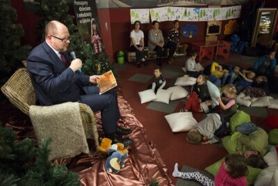 Prezydent Gdańska czyta bajki