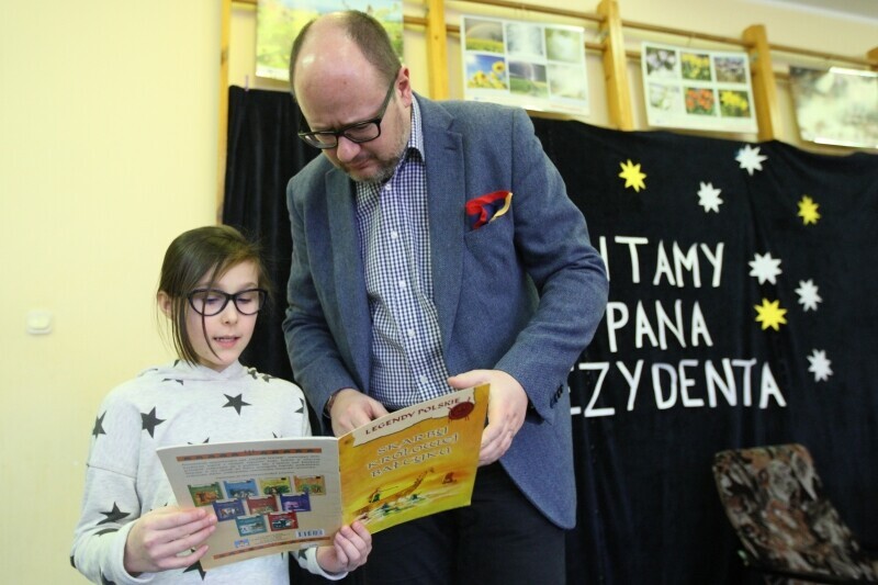 Zdjęcie Prezydent Przeczytał Dzieciom Legendy Polskie. 3
