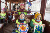 Przedszkolaki w świątecznym zabytkowym tramwaju