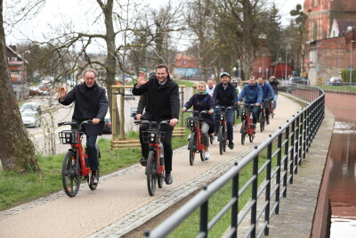 Przejazd rowerowy równolegle do nowej trasy PKM
