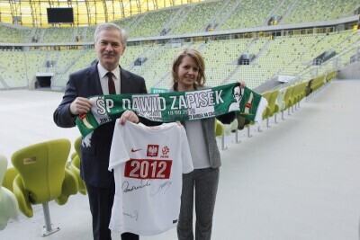 Przekazanie koszulki Stowarzyszeniu im. Dawida Zapiska