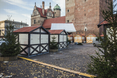 Przygotowania do jarmarku bożonarodzeniowego