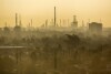Rafineria Gdańska w porannej mgle