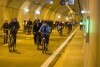 Rowerzyści w tunelu pod Martwą Wisłą