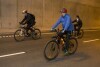 Rowerzyści w tunelu pod Martwą Wisłą