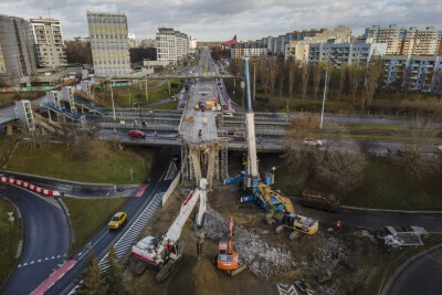 Rozbiórka kładki dla pieszych nad al. Rzeczpospolitej na gdańskiej Zaspie