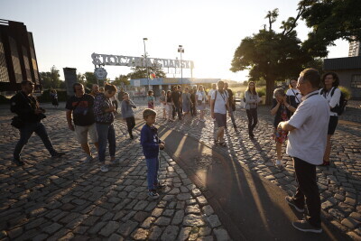 STRAJK! POCZĄTEK! spacer subiektywny po terenach stoczniowych poprowadził Jarosław Żurawiński.
