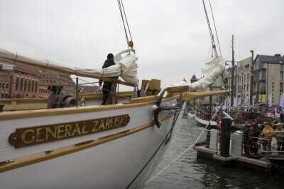 STS Generał Zaruski zacumował przy Targu Rybnym