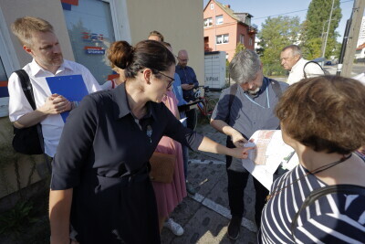 Spacer Prezydent Gdańska Aleksandry Dulkiewicz w Dzielnicy Przymorze Małe.
