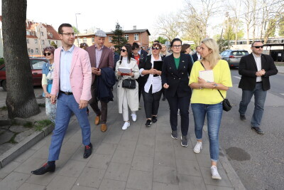 Spacer Prezydent Gdańska Aleksandry Dulkiewicz z przedstawicielami dzielnicy Przeróbka.