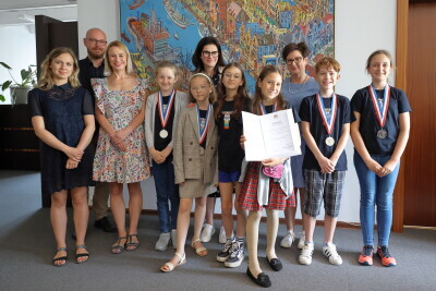 Spotkanie prezydent Gdańska Aleksandry Dulkiewicz z wicemistrzami świata Odysei Umysłów.