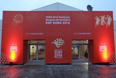 Strefa Kibica na Targu Węglowym tuż przed otwarciem