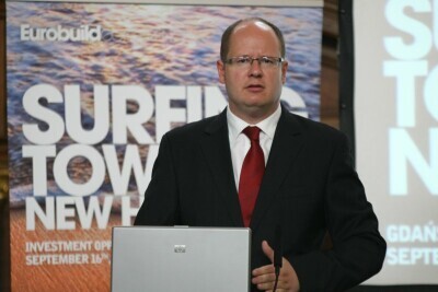 Surfing towards new horizons