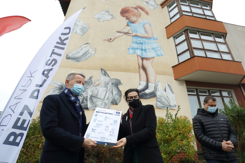Zdjęcie Szkoła Podstawowa nr 19. Odsłonięcie muralu w ramach akcji 