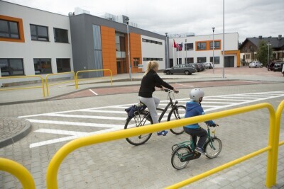 Szkoła w Kokoszkach w trakcie budowy