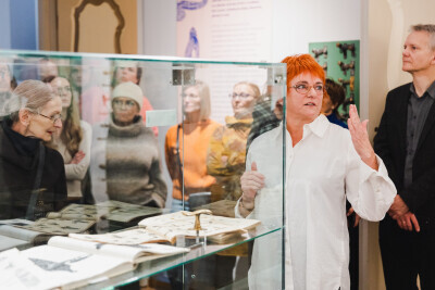 Tajemnice dawnych drzwi. Klamki, zamki i kolumienki w Domu Uphagena