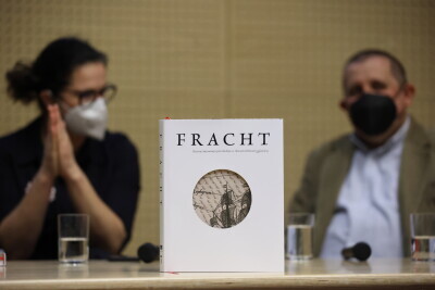 Targi Książki. Spotkanie PAN Biblioteki Gdańskiej wokół publikacji „Fracht. Dziesięć najcenniejszych obiektów w zbiorach Biblioteki Gdańskiej”