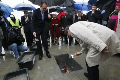 Terminal lotniczy - kamień węgielny