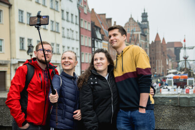 Tłumy spacerujących w Głównym Mieście