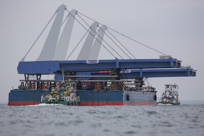 Transport przęseł mostu na Wyspę Sobieszewską