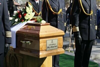 Trumna z ciałem Arkadiusza Rybickiego