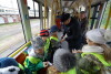 Uczniowie zwiedzają Zajezdnię Tramwajową
