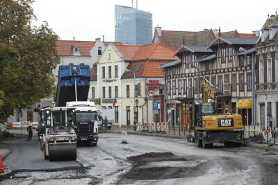 Układanie nowej nawierzchni na ulicy Stary Rynek Oliwski