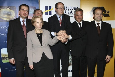 Umowa na budowę stadionu w Letnicy