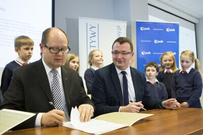 Umowa najmu budynku przyszłej szkoły w Kokoszkach