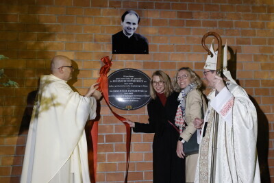 Uroczyste odsłonięcie tablicy upamiętniającej ks. Eugeniusza Dutkiewicza