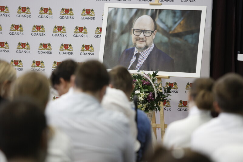 Zdjęcie Uroczystość 4. rocznicy nadania zespołowi szkół specjalnych na Przymorzu, przy ul. Jagiellońskiej 11, imienia Pawła Adamowicza 1