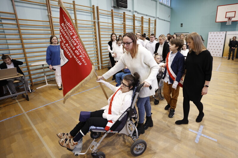 Zdjęcie Uroczystość 4. rocznicy nadania zespołowi szkół specjalnych na Przymorzu, przy ul. Jagiellońskiej 11, imienia Pawła Adamowicza 6