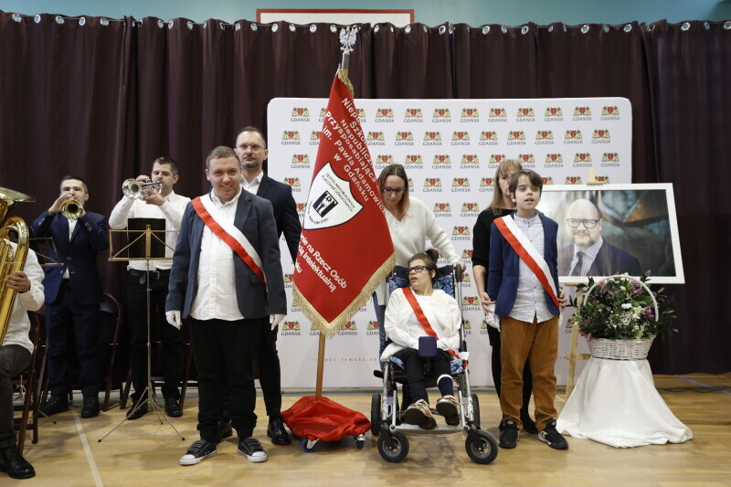 Zdjęcie Uroczystość 4. rocznicy nadania zespołowi szkół specjalnych na Przymorzu, przy ul. Jagiellońskiej 11, imienia Pawła Adamowicza 7