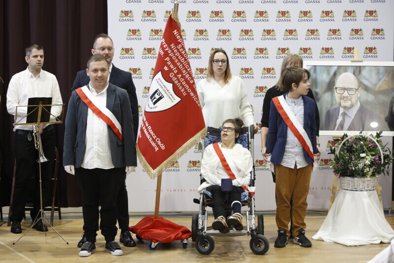 Zdjęcie Uroczystość 4. rocznicy nadania zespołowi szkół specjalnych na Przymorzu, przy ul. Jagiellońskiej 11, imienia Pawła Adamowicza 9