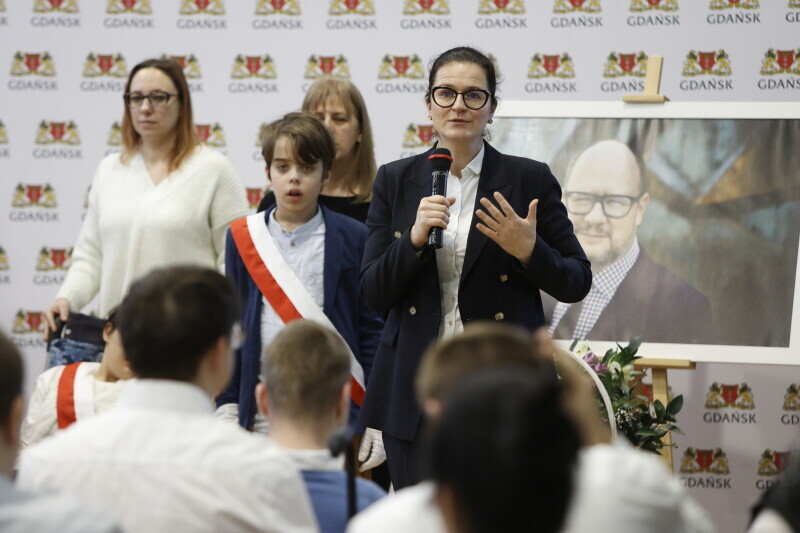 Zdjęcie Uroczystość 4. rocznicy nadania zespołowi szkół specjalnych na Przymorzu, przy ul. Jagiellońskiej 11, imienia Pawła Adamowicza 15