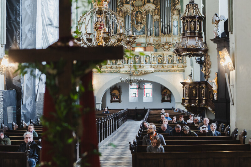 Zdjęcie Uroczystość ku czci zmarłego  papieża Frańciszka 4