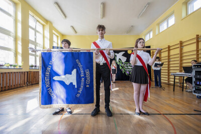 Uroczystość nadania nowego sztandaru SP nr 45