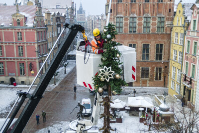 Na Długim Targu stanęła choinka