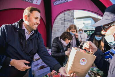 W Gdańsku rozdano mieszkańcom bezpłatne cebulki kwiatów ozdobnych