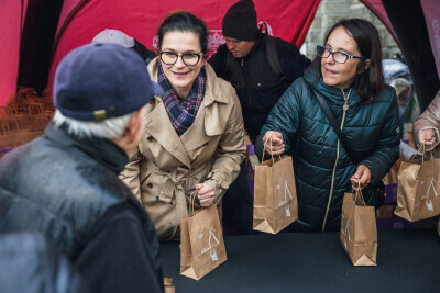W Gdańsku rozdano mieszkańcom bezpłatne cebulki kwiatów ozdobnych