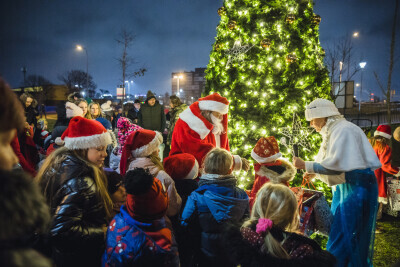 W dzielnicy Letnica rozbłysła choinka
