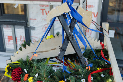 Wiecha przy ul. Kolorowej 18 zawieszona