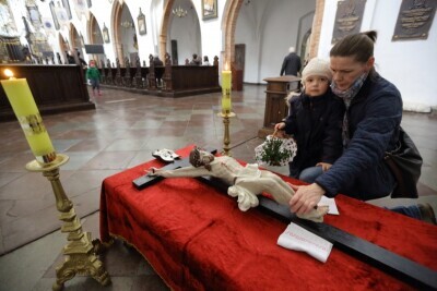 Wielka Sobota. Adoracja Najświętszego Sakramentu. Groby Pańskie i święcenie pokarmów