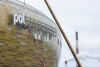 Wieszanie nazwy Polsat Plus Arena na gdańskim stadionie