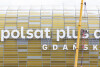Wieszanie nazwy Polsat Plus Arena na gdańskim stadionie